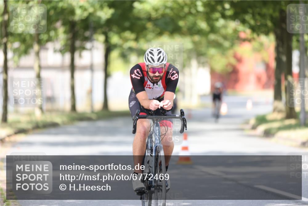 11.08.2024 - GEWOBA Citytriathlon Bremen H.Heesch http://msf.ph/oto/6772469 11.08.2024 11:37:56 Radfahren 751, 804, 898 meine-sportfotos.de