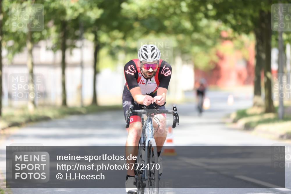 11.08.2024 - GEWOBA Citytriathlon Bremen H.Heesch http://msf.ph/oto/6772470 11.08.2024 11:37:56 Radfahren 751, 804, 898 meine-sportfotos.de