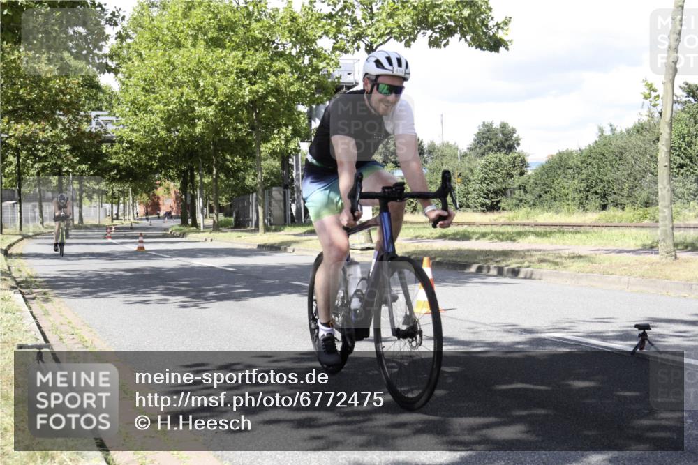 11.08.2024 - GEWOBA Citytriathlon Bremen H.Heesch http://msf.ph/oto/6772475 11.08.2024 13:12:32 Radfahren 242, 310, 319, 350, 363, 368, 372, 425, 434 meine-sportfotos.de