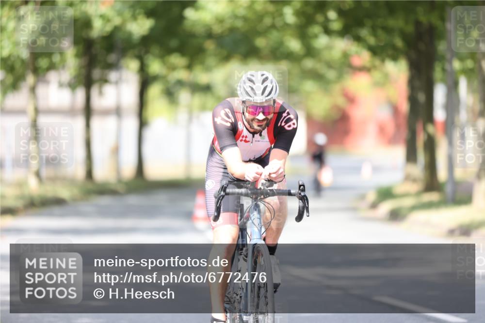 11.08.2024 - GEWOBA Citytriathlon Bremen H.Heesch http://msf.ph/oto/6772476 11.08.2024 11:37:56 Radfahren 751, 804, 898 meine-sportfotos.de