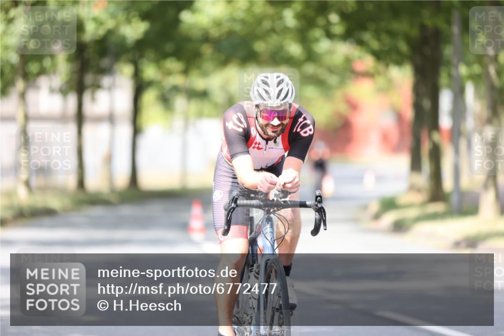 11.08.2024 - GEWOBA Citytriathlon Bremen H.Heesch http://msf.ph/oto/6772477 11.08.2024 11:37:56 Radfahren 751, 804, 898 meine-sportfotos.de