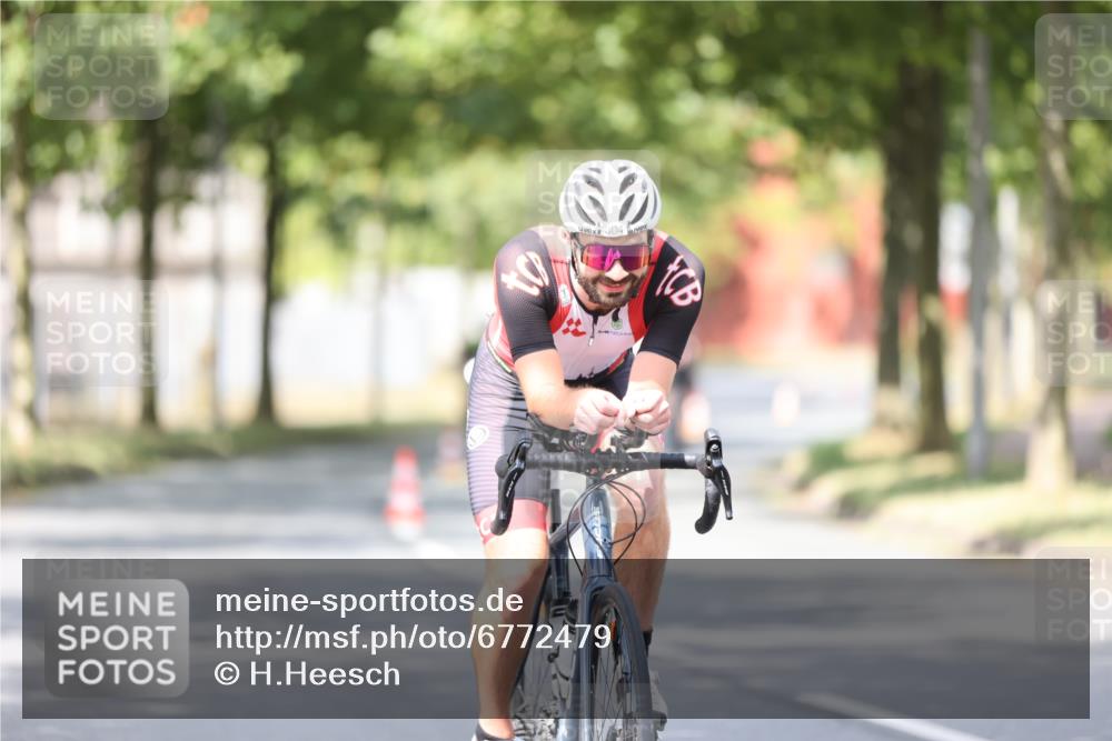 11.08.2024 - GEWOBA Citytriathlon Bremen H.Heesch http://msf.ph/oto/6772479 11.08.2024 11:37:56 Radfahren 751, 804, 898 meine-sportfotos.de