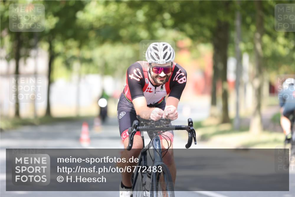 11.08.2024 - GEWOBA Citytriathlon Bremen H.Heesch http://msf.ph/oto/6772483 11.08.2024 11:37:56 Radfahren 751, 804, 898 meine-sportfotos.de