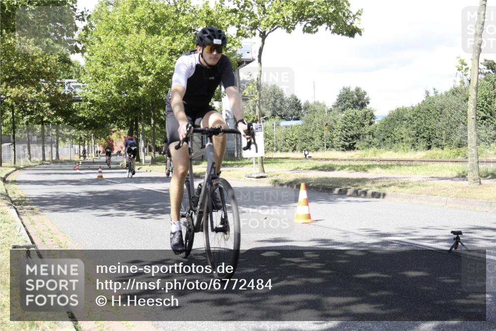 11.08.2024 - GEWOBA Citytriathlon Bremen H.Heesch http://msf.ph/oto/6772484 11.08.2024 13:12:37 Radfahren 310, 331, 346, 363, 368, 372, 425, 434 meine-sportfotos.de