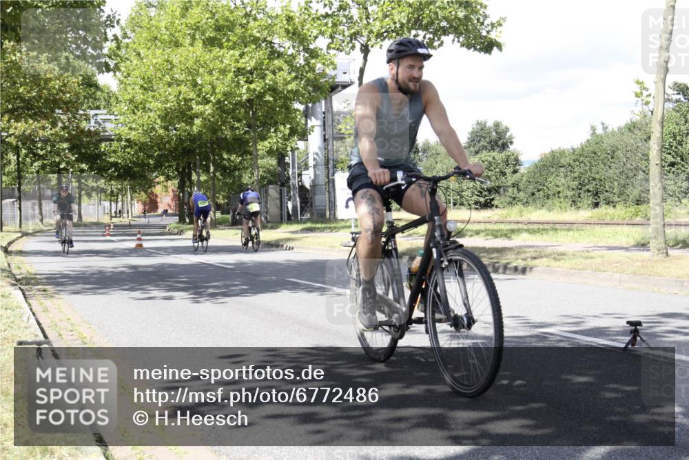 11.08.2024 - GEWOBA Citytriathlon Bremen H.Heesch http://msf.ph/oto/6772486 11.08.2024 13:12:49 Radfahren 310, 331, 346, 368, 491 meine-sportfotos.de