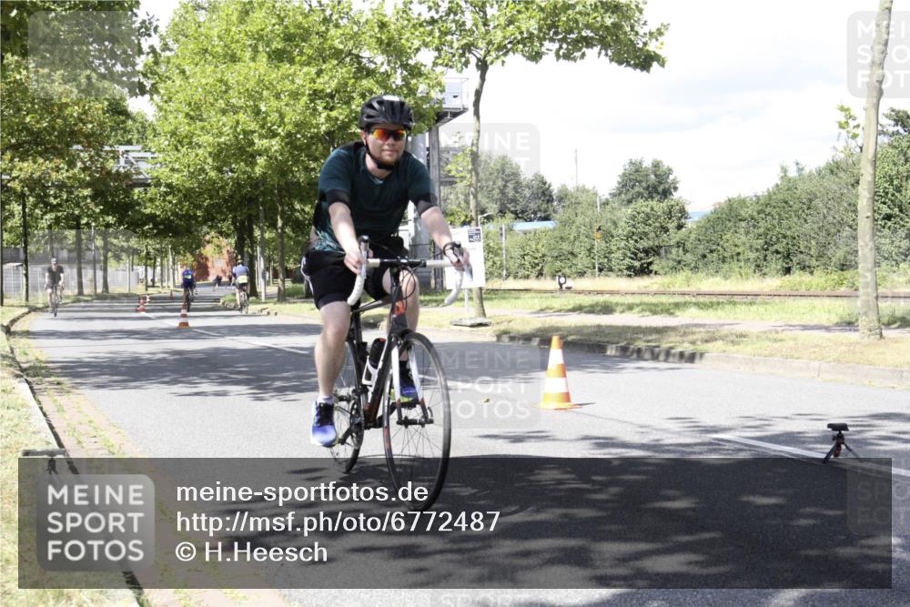 11.08.2024 - GEWOBA Citytriathlon Bremen H.Heesch http://msf.ph/oto/6772487 11.08.2024 13:12:51 Radfahren 281, 331, 346, 491 meine-sportfotos.de