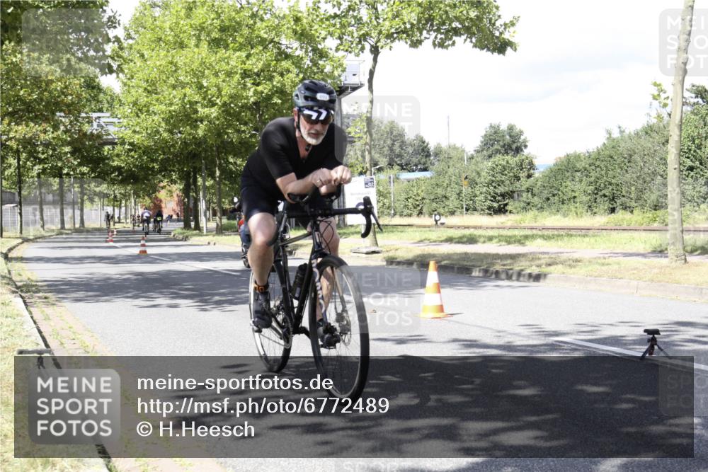 11.08.2024 - GEWOBA Citytriathlon Bremen H.Heesch http://msf.ph/oto/6772489 11.08.2024 13:12:54 Radfahren 281, 331, 346, 448, 457, 491 meine-sportfotos.de