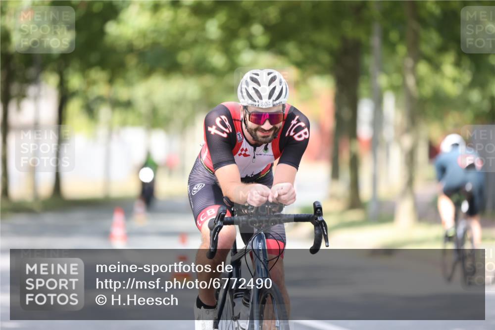 11.08.2024 - GEWOBA Citytriathlon Bremen H.Heesch http://msf.ph/oto/6772490 11.08.2024 11:37:57 Radfahren 751, 804, 898 meine-sportfotos.de