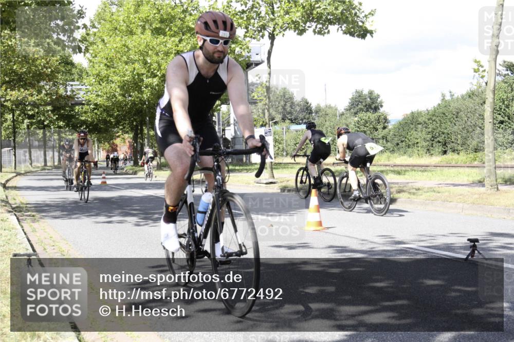11.08.2024 - GEWOBA Citytriathlon Bremen H.Heesch http://msf.ph/oto/6772492 11.08.2024 13:13:03 Radfahren 281, 422, 448, 457, 491 meine-sportfotos.de