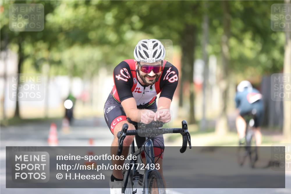 11.08.2024 - GEWOBA Citytriathlon Bremen H.Heesch http://msf.ph/oto/6772493 11.08.2024 11:37:57 Radfahren 751, 804, 898 meine-sportfotos.de