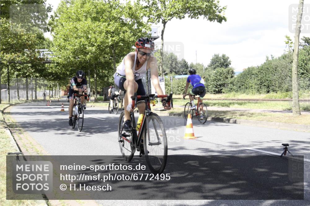 11.08.2024 - GEWOBA Citytriathlon Bremen H.Heesch http://msf.ph/oto/6772495 11.08.2024 13:13:04 Radfahren 281, 422, 448, 457, 491 meine-sportfotos.de