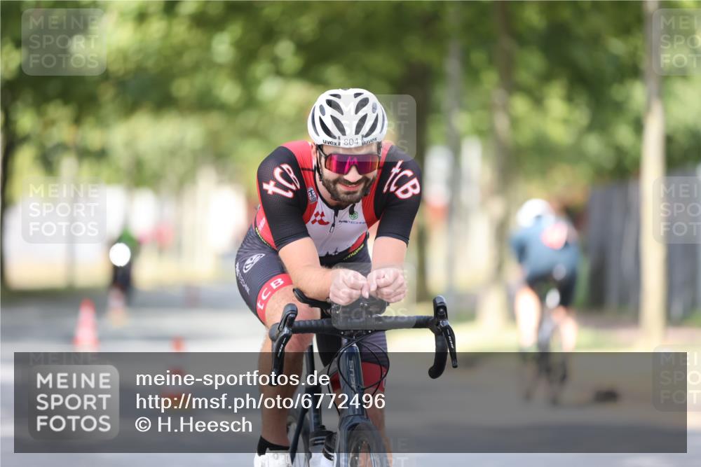 11.08.2024 - GEWOBA Citytriathlon Bremen H.Heesch http://msf.ph/oto/6772496 11.08.2024 11:37:57 Radfahren 751, 804, 898 meine-sportfotos.de