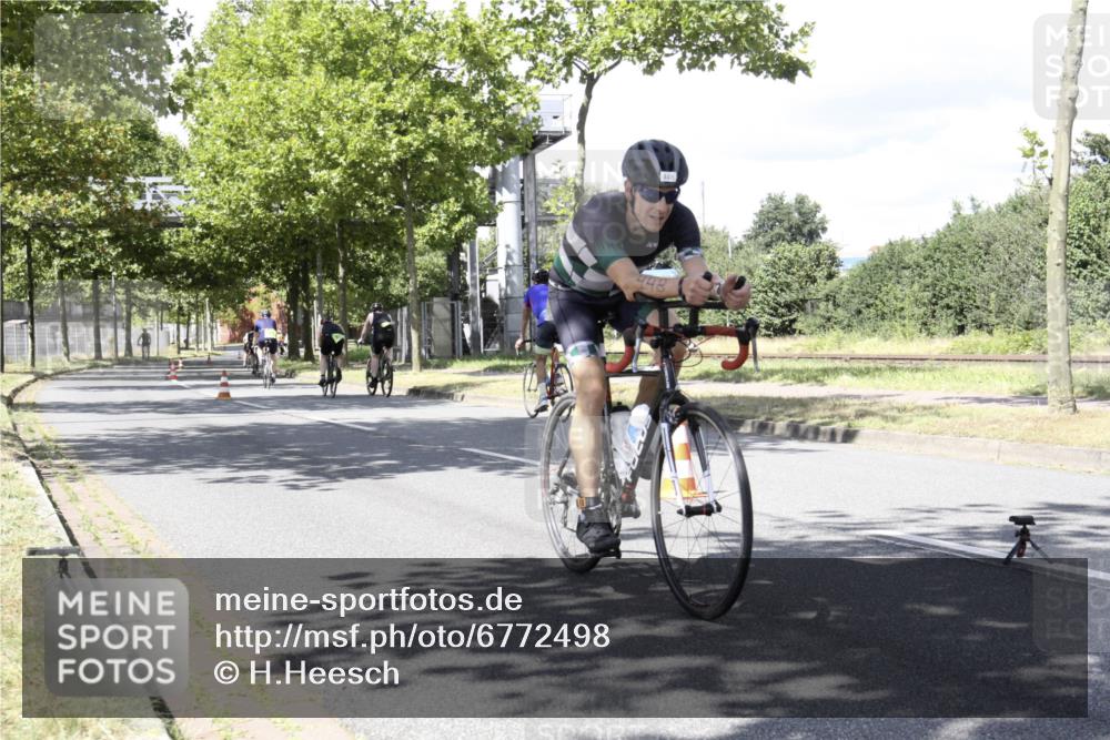 11.08.2024 - GEWOBA Citytriathlon Bremen H.Heesch http://msf.ph/oto/6772498 11.08.2024 13:13:05 Radfahren 281, 422, 448, 457, 491 meine-sportfotos.de