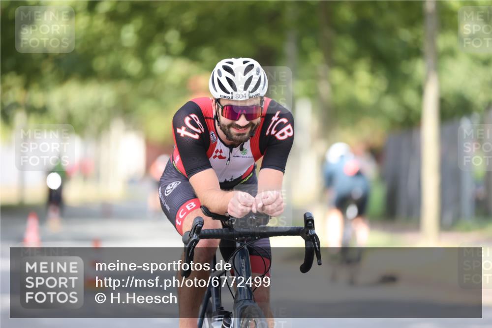 11.08.2024 - GEWOBA Citytriathlon Bremen H.Heesch http://msf.ph/oto/6772499 11.08.2024 11:37:57 Radfahren 751, 804, 898 meine-sportfotos.de