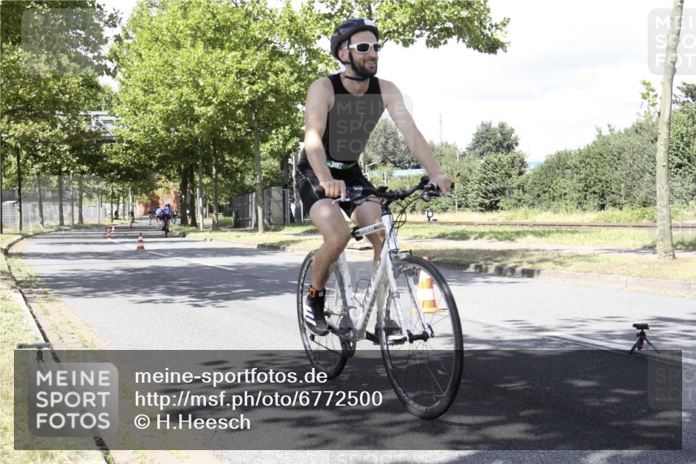 11.08.2024 - GEWOBA Citytriathlon Bremen H.Heesch http://msf.ph/oto/6772500 11.08.2024 13:13:12 Radfahren 281, 422, 448, 457, 528 meine-sportfotos.de