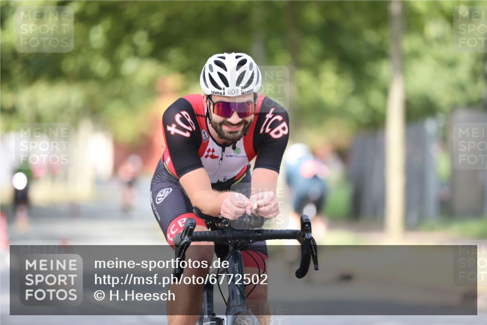 11.08.2024 - GEWOBA Citytriathlon Bremen H.Heesch http://msf.ph/oto/6772502 11.08.2024 11:37:57 Radfahren 751, 804, 898 meine-sportfotos.de