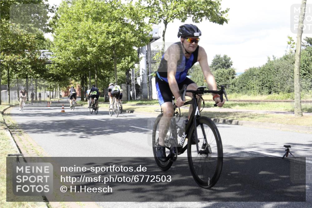 11.08.2024 - GEWOBA Citytriathlon Bremen H.Heesch http://msf.ph/oto/6772503 11.08.2024 13:13:22 Radfahren 422, 430, 447, 484, 528 meine-sportfotos.de