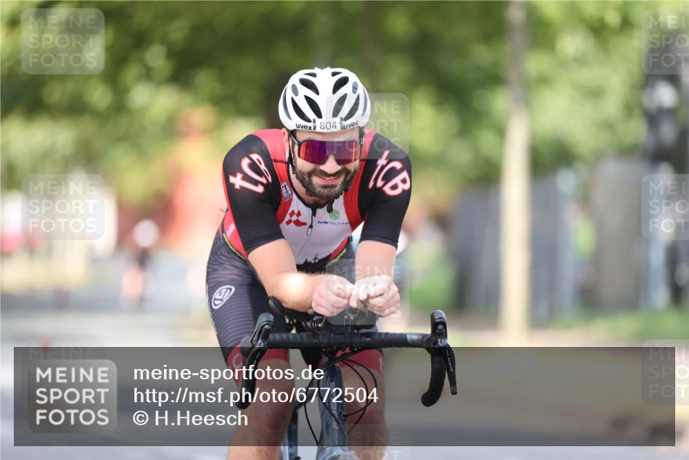 11.08.2024 - GEWOBA Citytriathlon Bremen H.Heesch http://msf.ph/oto/6772504 11.08.2024 11:37:57 Radfahren 751, 804, 898 meine-sportfotos.de