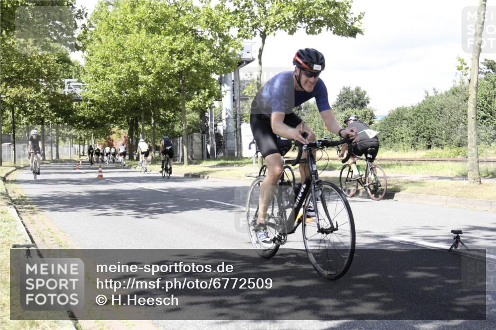11.08.2024 - GEWOBA Citytriathlon Bremen H.Heesch http://msf.ph/oto/6772509 11.08.2024 13:13:27 Radfahren 430, 447, 484, 528, 556 meine-sportfotos.de