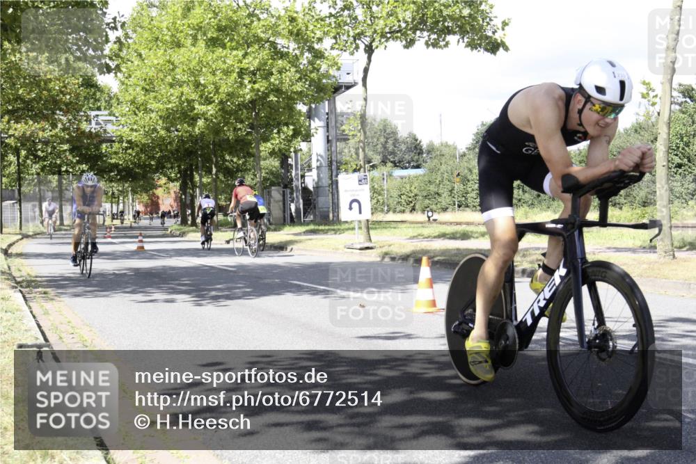 11.08.2024 - GEWOBA Citytriathlon Bremen H.Heesch http://msf.ph/oto/6772514 11.08.2024 13:13:38 Radfahren 219, 258, 296, 371, 391, 430, 447, 484, 556 meine-sportfotos.de