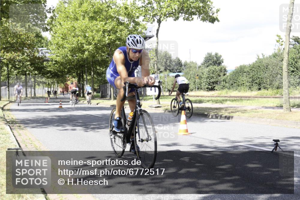 11.08.2024 - GEWOBA Citytriathlon Bremen H.Heesch http://msf.ph/oto/6772517 11.08.2024 13:13:39 Radfahren 219, 258, 296, 371, 391, 430, 484, 556 meine-sportfotos.de