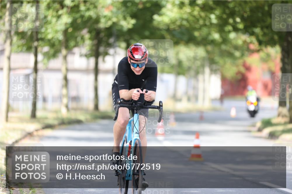 11.08.2024 - GEWOBA Citytriathlon Bremen H.Heesch http://msf.ph/oto/6772519 11.08.2024 11:38:26 Radfahren 781, 791 meine-sportfotos.de