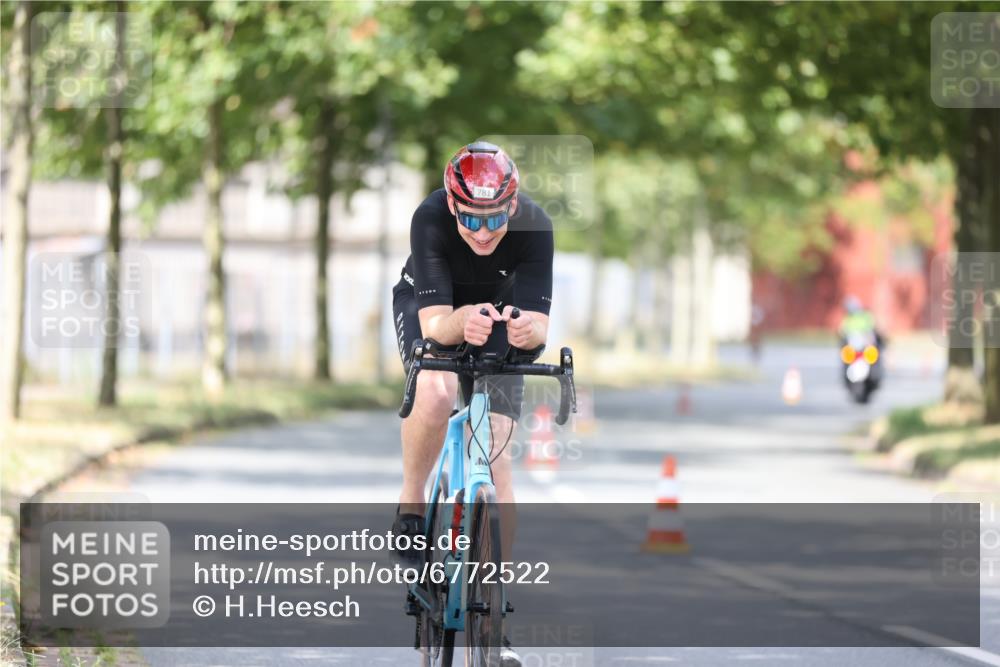 11.08.2024 - GEWOBA Citytriathlon Bremen H.Heesch http://msf.ph/oto/6772522 11.08.2024 11:38:26 Radfahren 781, 791 meine-sportfotos.de