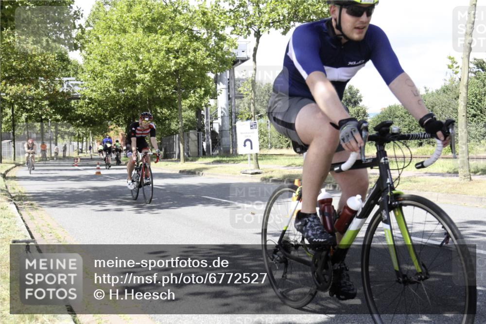 11.08.2024 - GEWOBA Citytriathlon Bremen H.Heesch http://msf.ph/oto/6772527 11.08.2024 13:13:50 Radfahren 219, 221, 258, 296, 371, 391, 411, 438, 461, 472, 475, 502, 556 meine-sportfotos.de