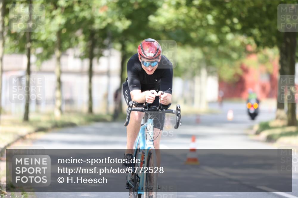11.08.2024 - GEWOBA Citytriathlon Bremen H.Heesch http://msf.ph/oto/6772528 11.08.2024 11:38:26 Radfahren 781, 791 meine-sportfotos.de