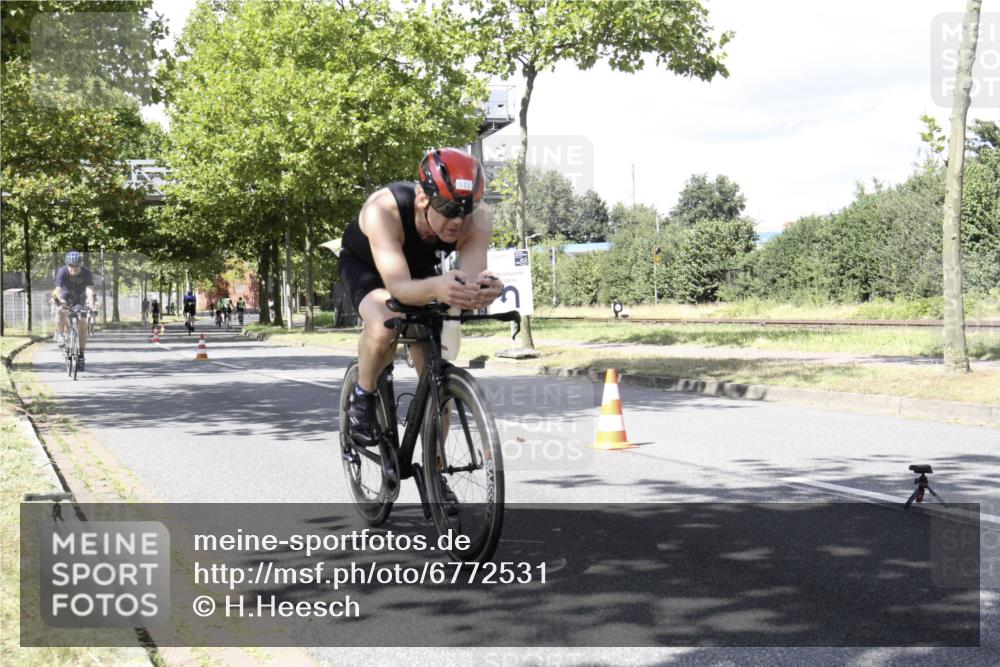 11.08.2024 - GEWOBA Citytriathlon Bremen H.Heesch http://msf.ph/oto/6772531 11.08.2024 13:13:52 Radfahren 219, 221, 258, 296, 371, 391, 411, 438, 439, 461, 472, 475, 502, 556 meine-sportfotos.de