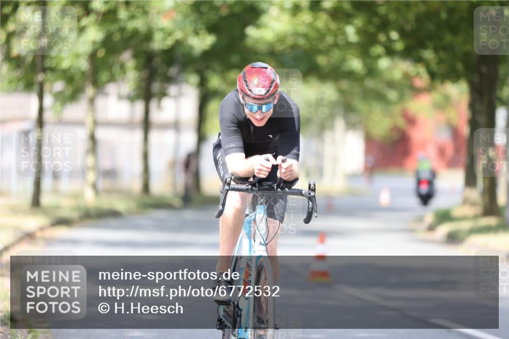 11.08.2024 - GEWOBA Citytriathlon Bremen H.Heesch http://msf.ph/oto/6772532 11.08.2024 11:38:26 Radfahren 781, 791 meine-sportfotos.de