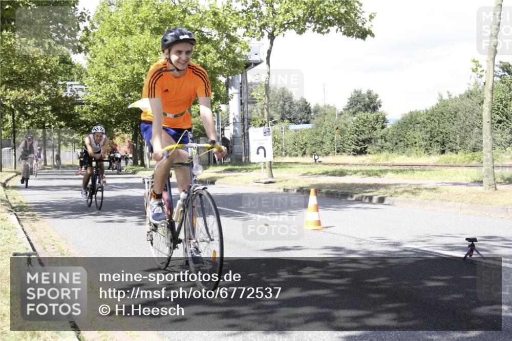 11.08.2024 - GEWOBA Citytriathlon Bremen H.Heesch http://msf.ph/oto/6772537 11.08.2024 13:13:56 Radfahren 219, 221, 258, 296, 371, 411, 423, 438, 439, 461, 472, 475, 502 meine-sportfotos.de