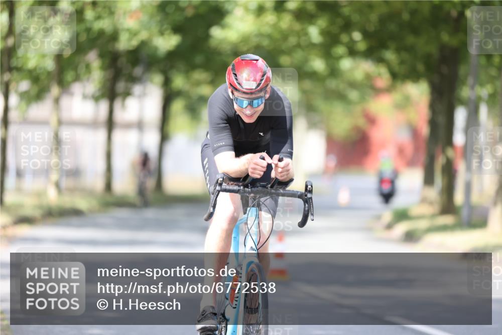 11.08.2024 - GEWOBA Citytriathlon Bremen H.Heesch http://msf.ph/oto/6772538 11.08.2024 11:38:26 Radfahren 781, 791 meine-sportfotos.de