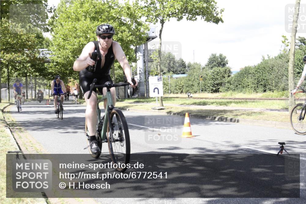 11.08.2024 - GEWOBA Citytriathlon Bremen H.Heesch http://msf.ph/oto/6772541 11.08.2024 13:13:59 Radfahren 221, 258, 296, 364, 371, 387, 411, 423, 438, 439, 461, 472, 475, 482, 502 meine-sportfotos.de
