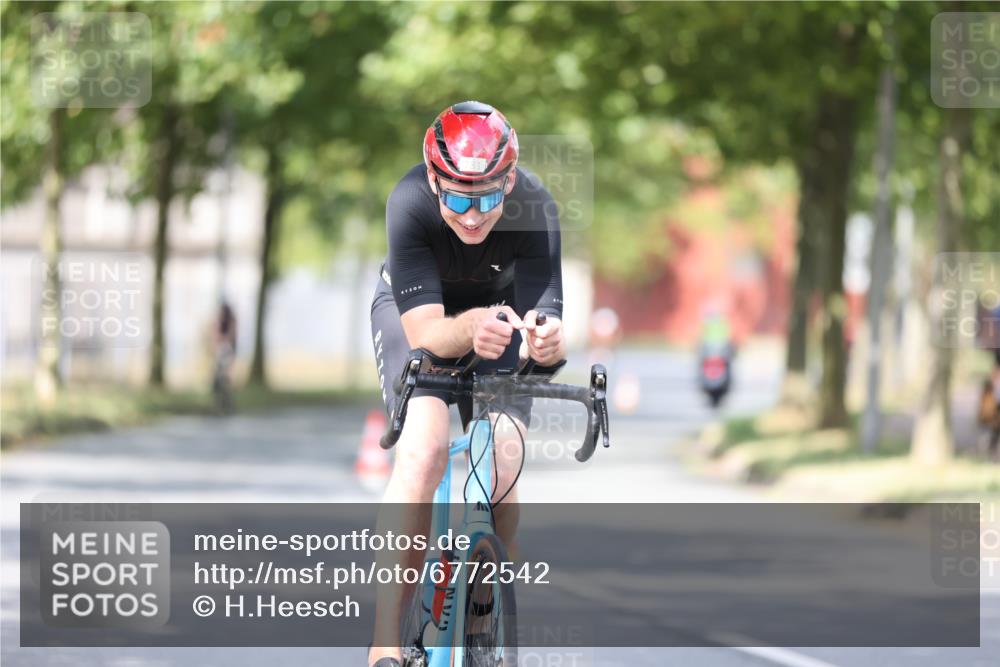 11.08.2024 - GEWOBA Citytriathlon Bremen H.Heesch http://msf.ph/oto/6772542 11.08.2024 11:38:26 Radfahren 781, 791 meine-sportfotos.de