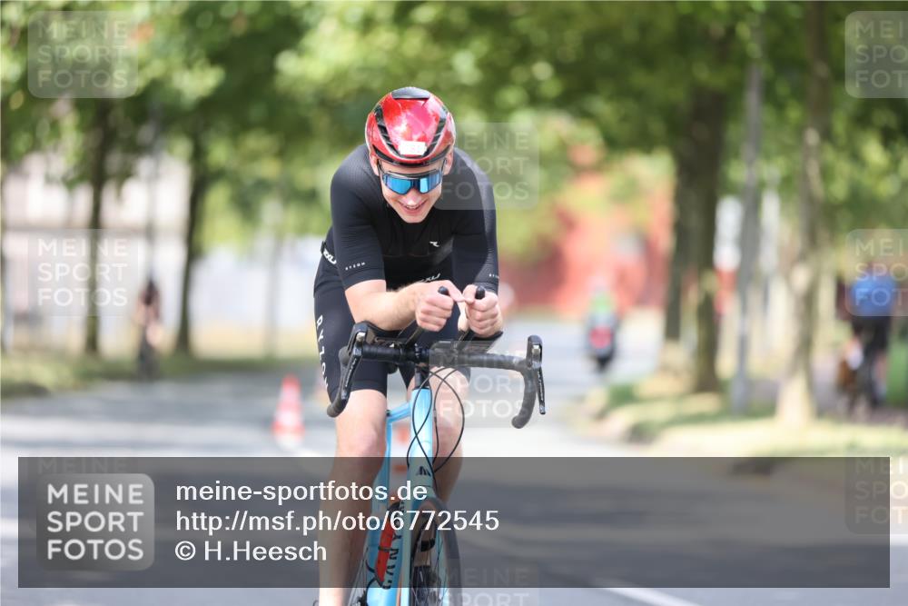 11.08.2024 - GEWOBA Citytriathlon Bremen H.Heesch http://msf.ph/oto/6772545 11.08.2024 11:38:26 Radfahren 781, 791 meine-sportfotos.de