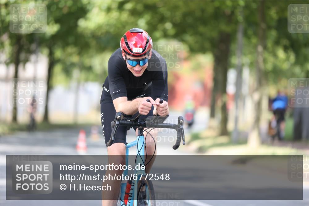 11.08.2024 - GEWOBA Citytriathlon Bremen H.Heesch http://msf.ph/oto/6772548 11.08.2024 11:38:26 Radfahren 781, 791 meine-sportfotos.de