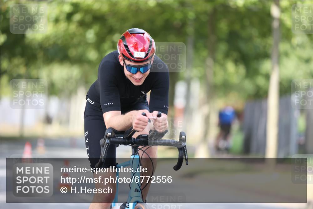 11.08.2024 - GEWOBA Citytriathlon Bremen H.Heesch http://msf.ph/oto/6772556 11.08.2024 11:38:26 Radfahren 781, 791 meine-sportfotos.de