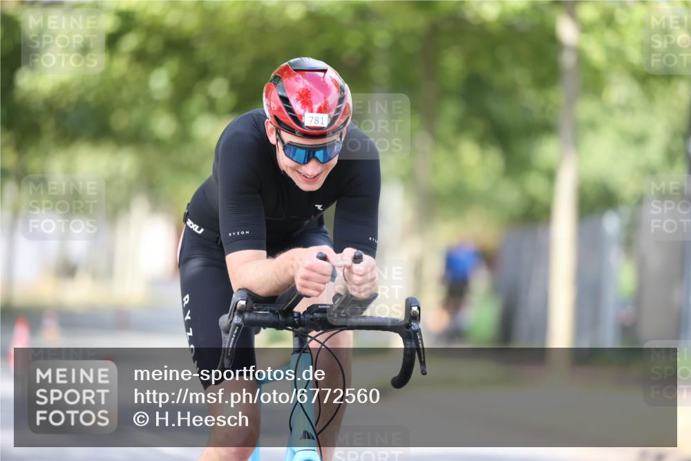 11.08.2024 - GEWOBA Citytriathlon Bremen H.Heesch http://msf.ph/oto/6772560 11.08.2024 11:38:26 Radfahren 781, 791 meine-sportfotos.de