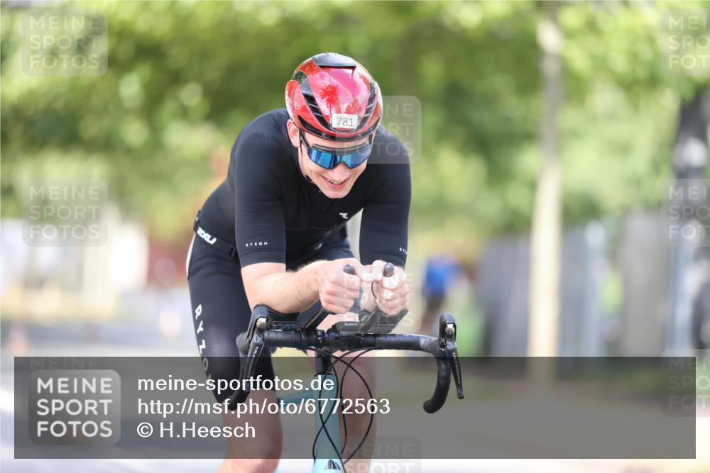 11.08.2024 - GEWOBA Citytriathlon Bremen H.Heesch http://msf.ph/oto/6772563 11.08.2024 11:38:26 Radfahren 781, 791 meine-sportfotos.de