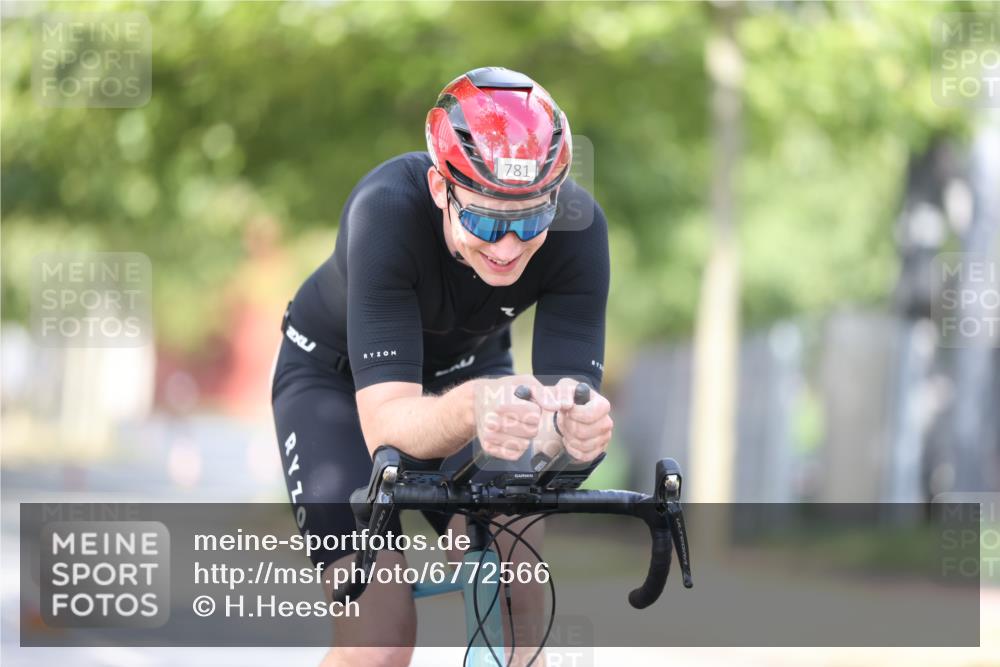 11.08.2024 - GEWOBA Citytriathlon Bremen H.Heesch http://msf.ph/oto/6772566 11.08.2024 11:38:26 Radfahren 781, 791 meine-sportfotos.de
