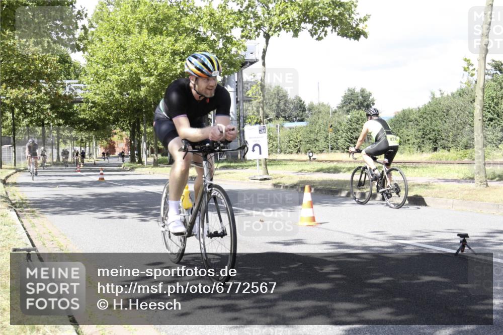 11.08.2024 - GEWOBA Citytriathlon Bremen H.Heesch http://msf.ph/oto/6772567 11.08.2024 13:14:12 Radfahren 295, 299, 329, 364, 387, 388, 398, 411, 423, 432, 437, 439, 475, 482, 505, 531 meine-sportfotos.de