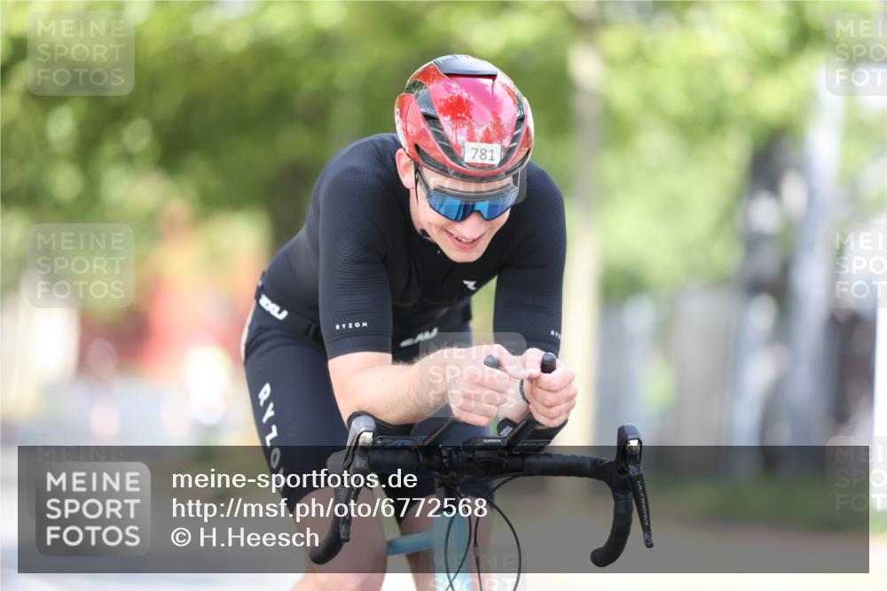11.08.2024 - GEWOBA Citytriathlon Bremen H.Heesch http://msf.ph/oto/6772568 11.08.2024 11:38:26 Radfahren 781, 791 meine-sportfotos.de