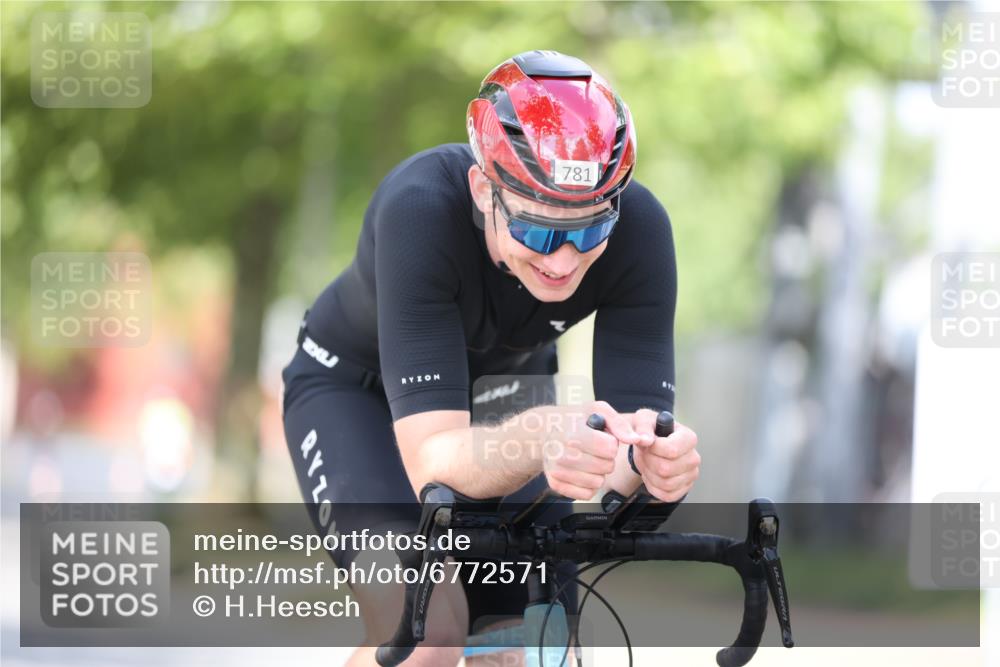11.08.2024 - GEWOBA Citytriathlon Bremen H.Heesch http://msf.ph/oto/6772571 11.08.2024 11:38:26 Radfahren 781, 791 meine-sportfotos.de