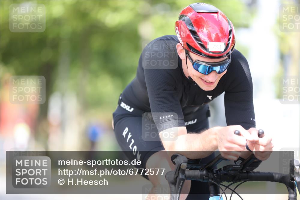 11.08.2024 - GEWOBA Citytriathlon Bremen H.Heesch http://msf.ph/oto/6772577 11.08.2024 11:38:26 Radfahren 781, 791 meine-sportfotos.de