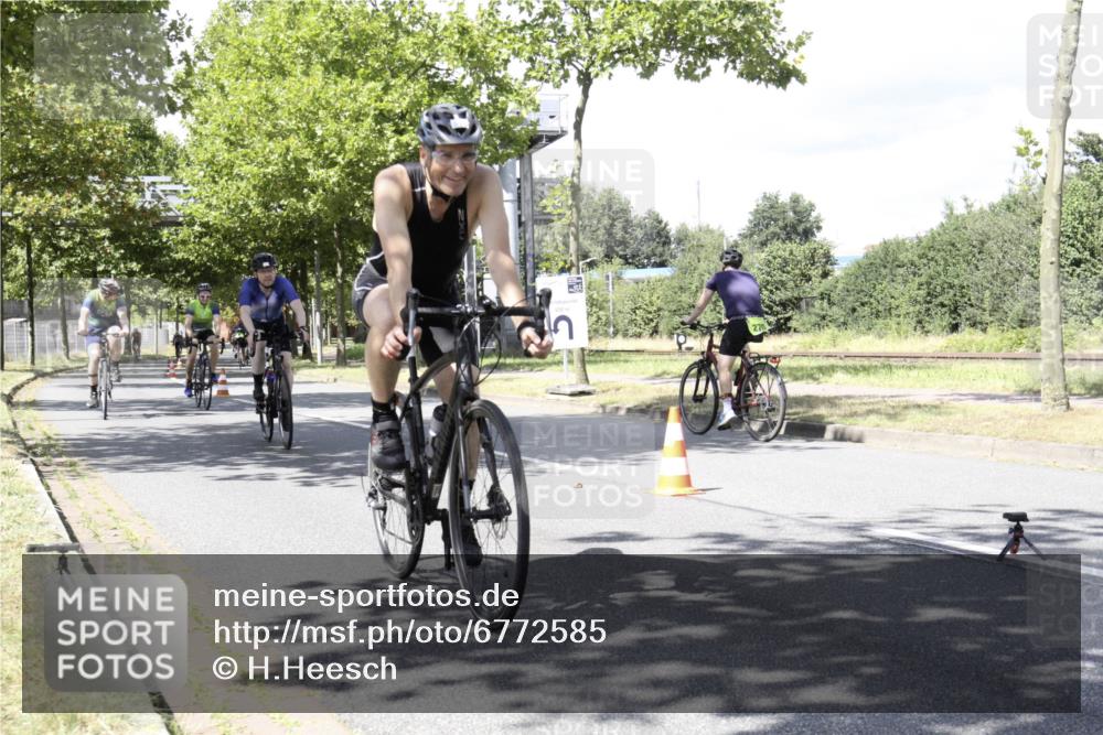 11.08.2024 - GEWOBA Citytriathlon Bremen H.Heesch http://msf.ph/oto/6772585 11.08.2024 13:14:19 Radfahren 295, 299, 329, 364, 382, 387, 388, 389, 393, 398, 423, 432, 437, 449, 482, 505, 531 meine-sportfotos.de