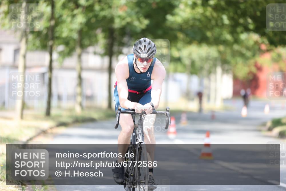 11.08.2024 - GEWOBA Citytriathlon Bremen H.Heesch http://msf.ph/oto/6772586 11.08.2024 11:38:31 Radfahren 769, 781, 791, 824 meine-sportfotos.de