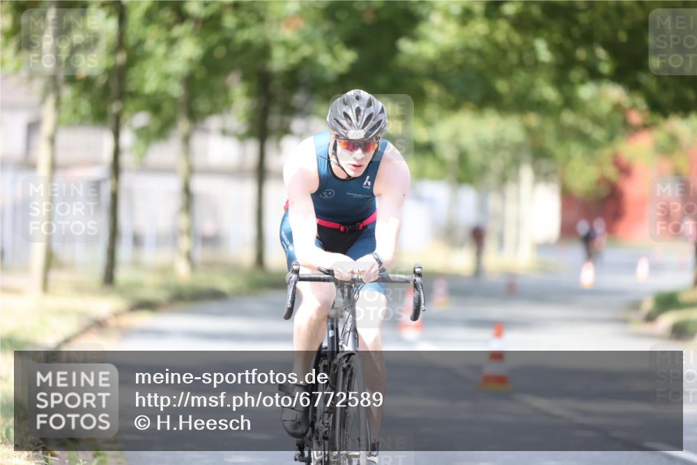 11.08.2024 - GEWOBA Citytriathlon Bremen H.Heesch http://msf.ph/oto/6772589 11.08.2024 11:38:31 Radfahren 769, 781, 791, 824 meine-sportfotos.de