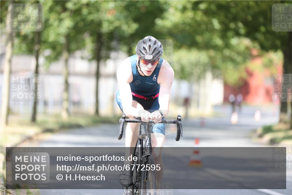 11.08.2024 - GEWOBA Citytriathlon Bremen H.Heesch http://msf.ph/oto/6772595 11.08.2024 11:38:31 Radfahren 769, 781, 791, 824 meine-sportfotos.de