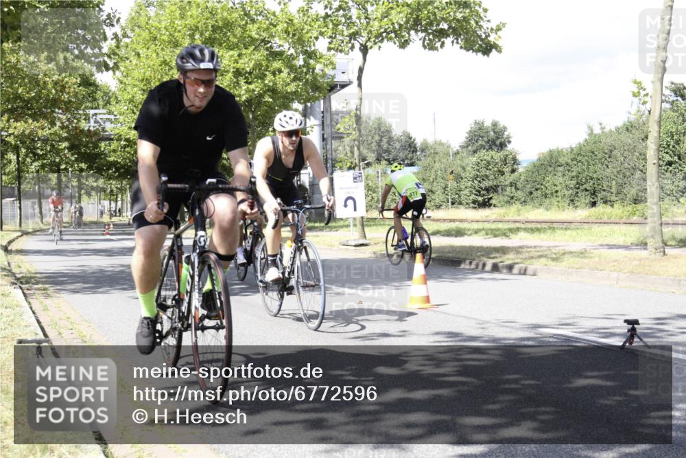 11.08.2024 - GEWOBA Citytriathlon Bremen H.Heesch http://msf.ph/oto/6772596 11.08.2024 13:14:26 Radfahren 295, 299, 329, 345, 382, 389, 393, 398, 437, 442, 449, 505, 531 meine-sportfotos.de